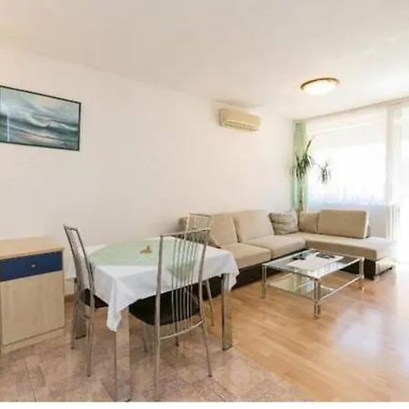 Julija Apartment Makarska